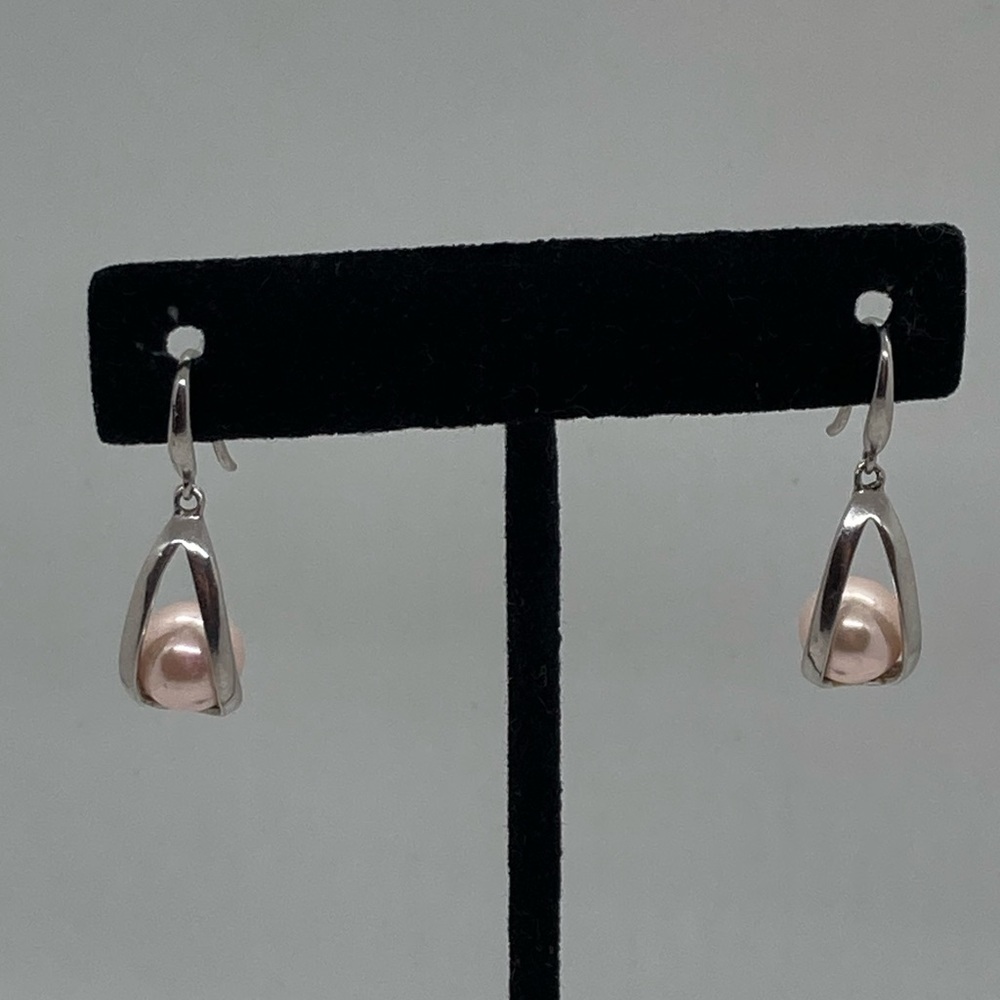 925 Sterling & Pink Pearl Curved Modernist Floating Pearl Hook Earrings | 1.1” - Picture 3 of 7